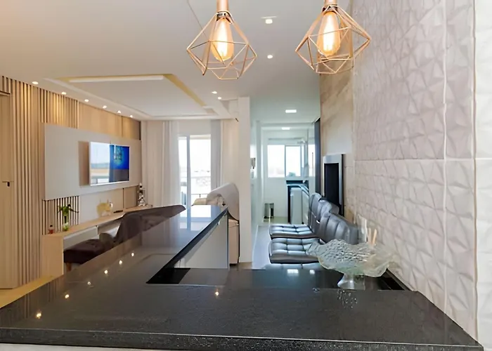 Apartamento Com Tres Quartos E Ar-Condicionado