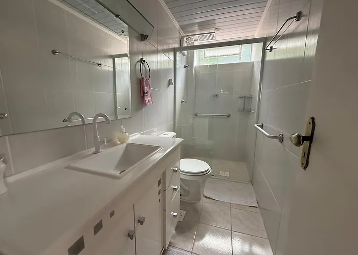 Modern&great location with parking space in J Lindóia