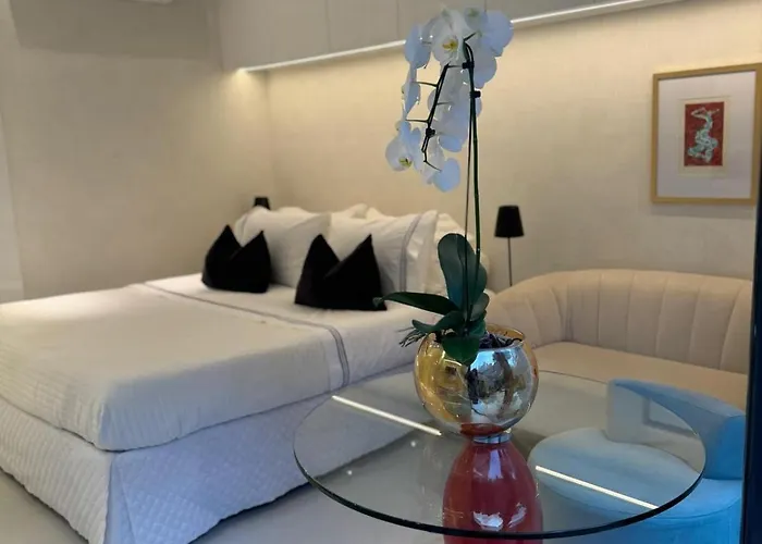 Studio With Private Garden In Mont-Serrat