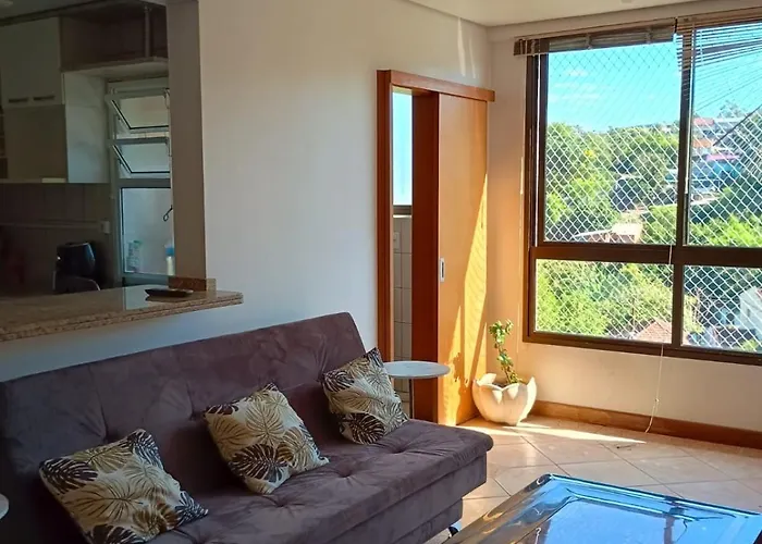 Top-Floor Apartment, Wi-Fi, Free Two Car Parking